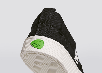 SLIP ON ブラックキャンバス オフホワイトロゴ スニーカー ウィメンズ